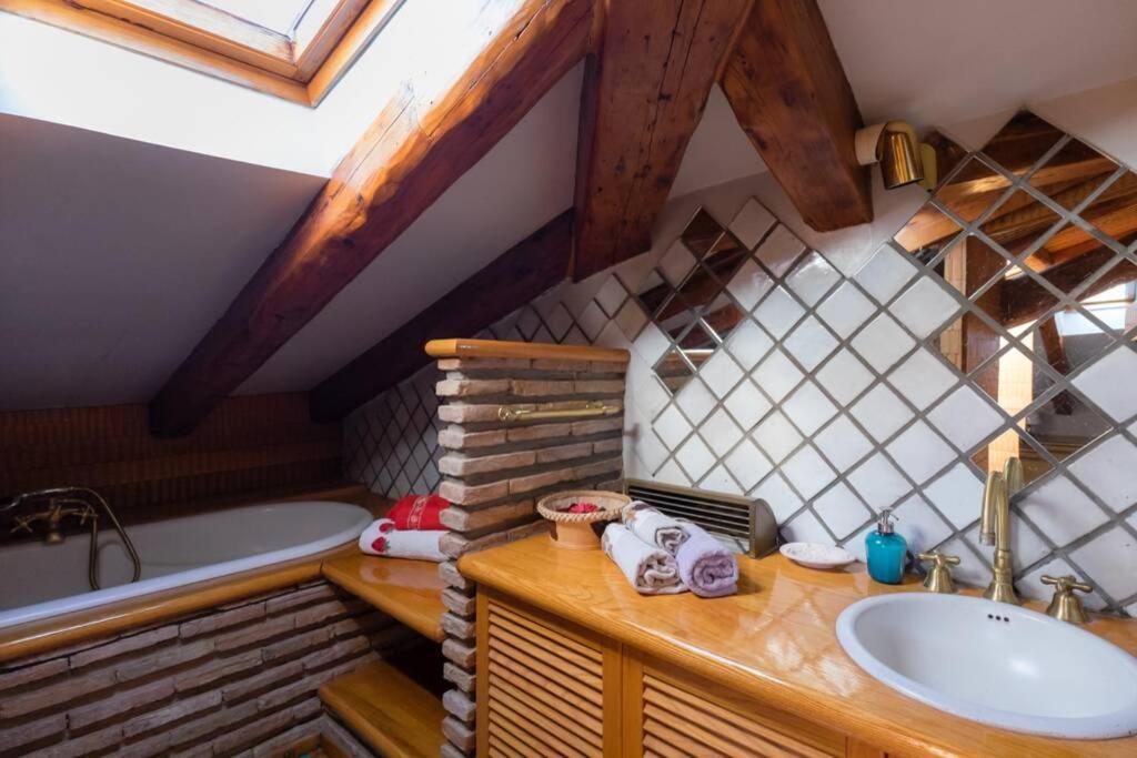 Апартаменты 6 Ponterosso - Luxury Attic Триест Экстерьер фото